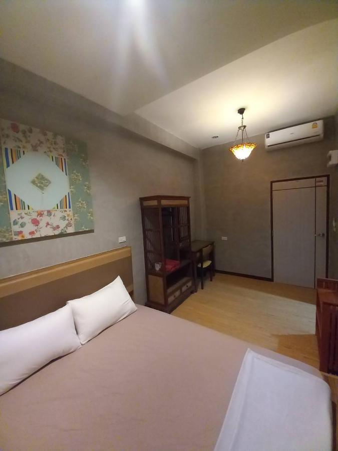 Buri Hostel Bangkok Exterior foto