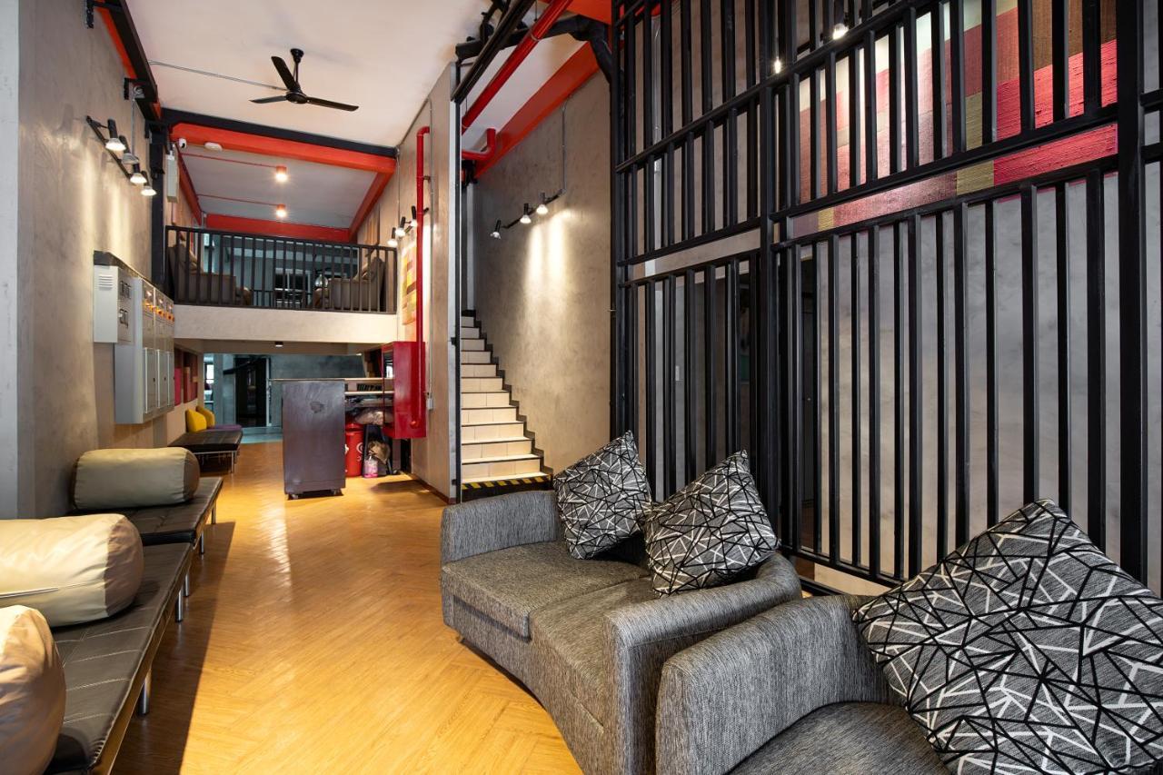 Buri Hostel Bangkok Exterior foto